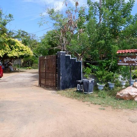 Attale Resort Tissamaharama Esterno foto
