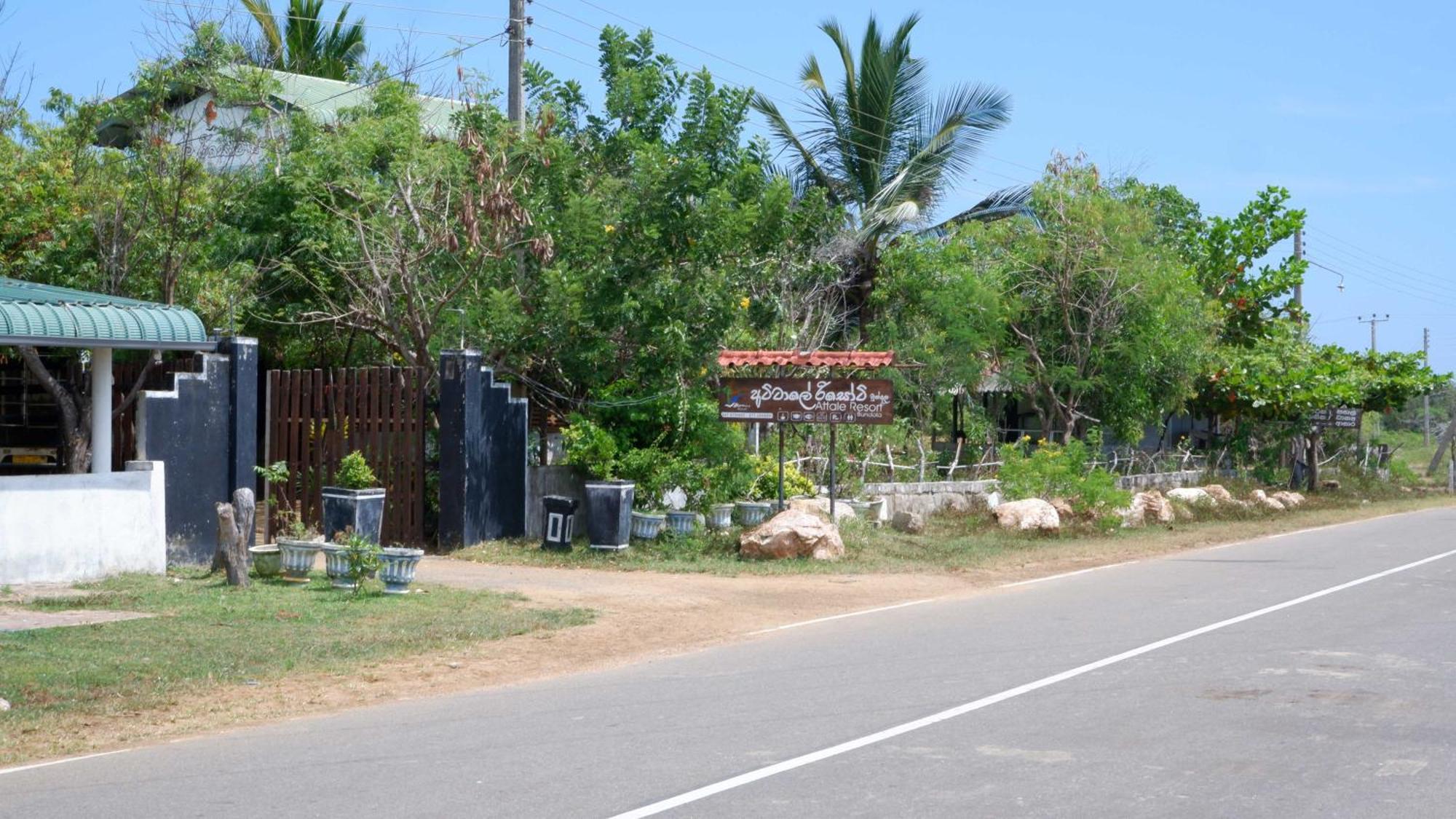 Attale Resort Tissamaharama Esterno foto