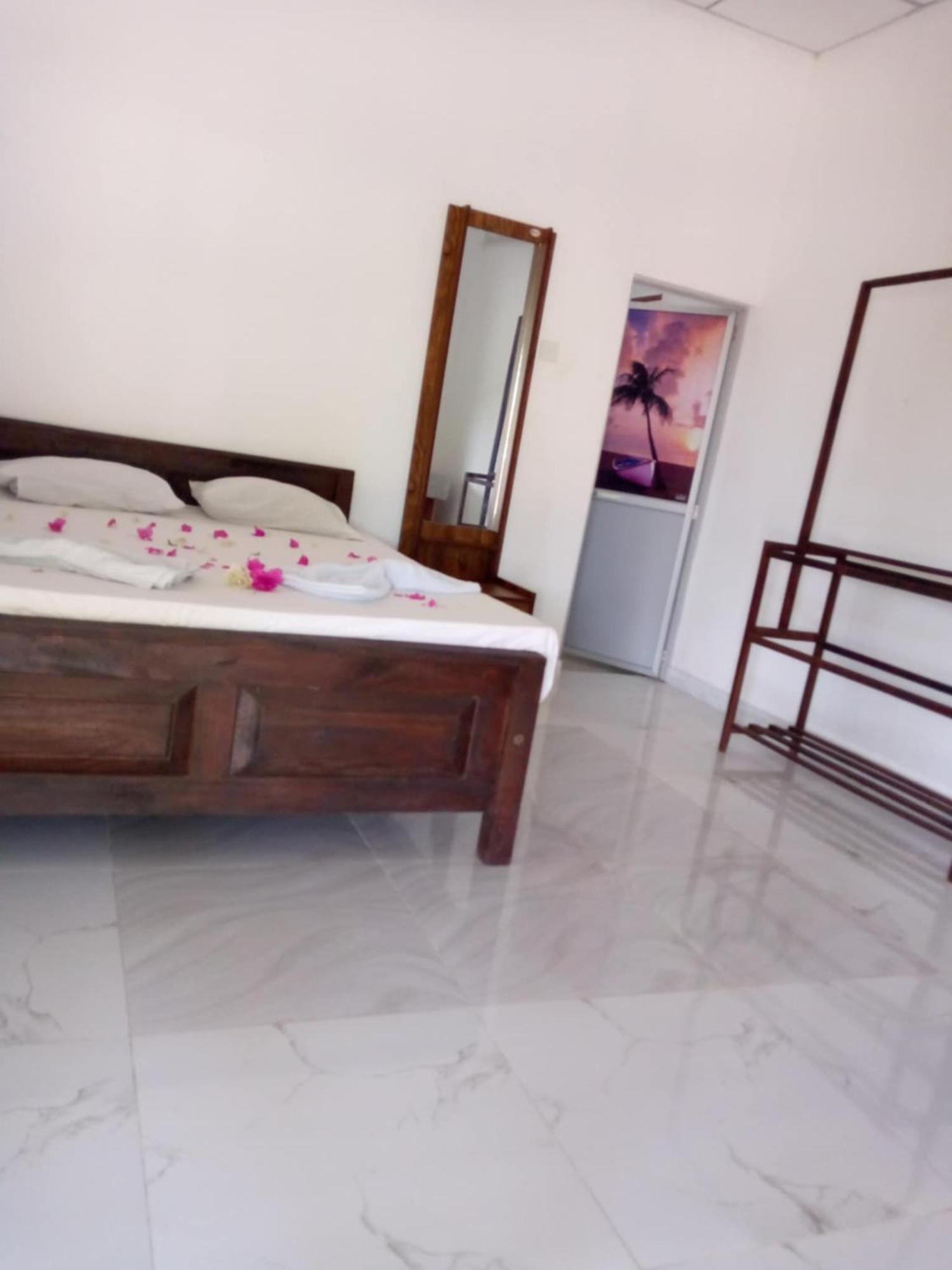 Attale Resort Tissamaharama Esterno foto