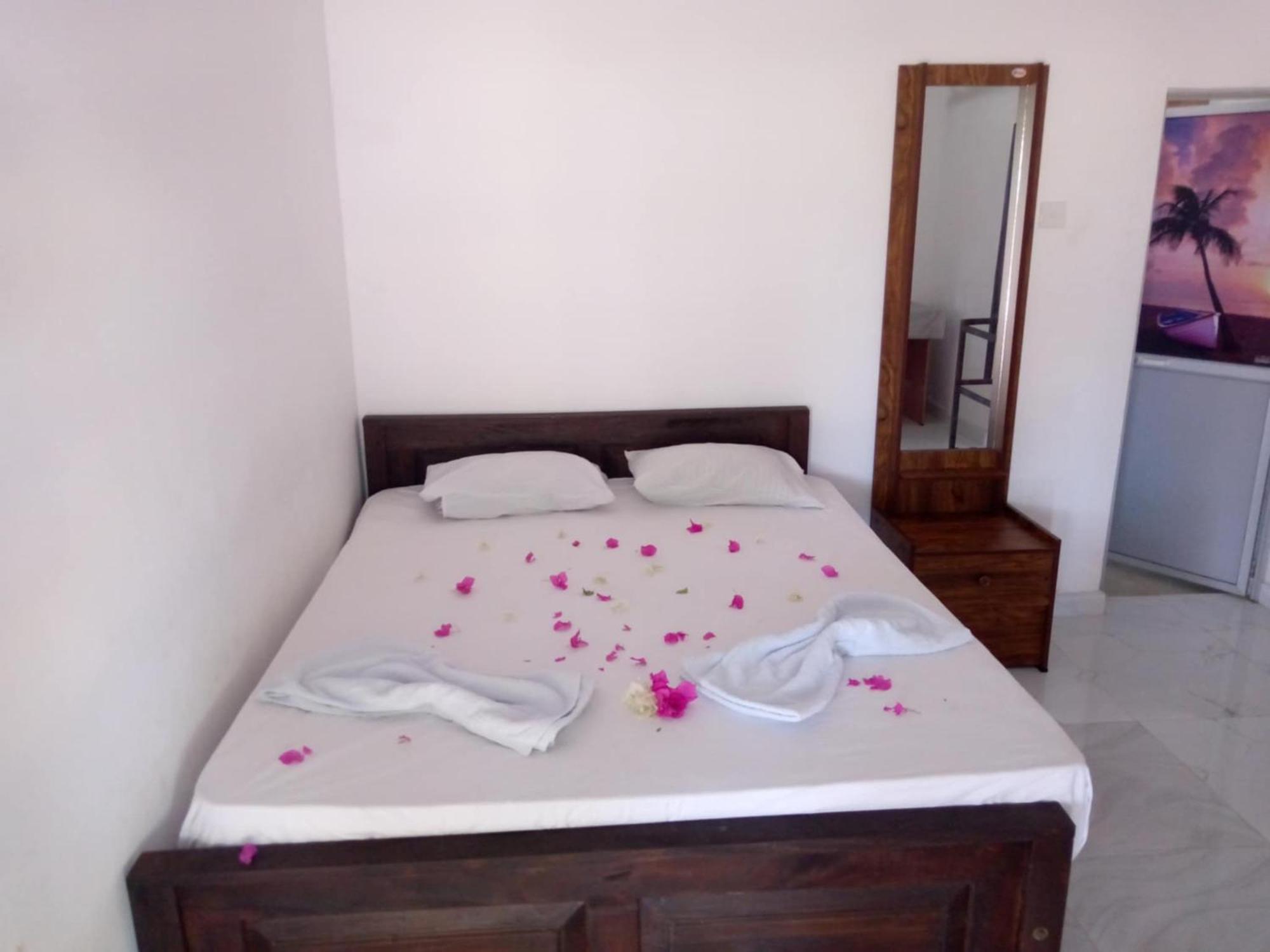Attale Resort Tissamaharama Esterno foto