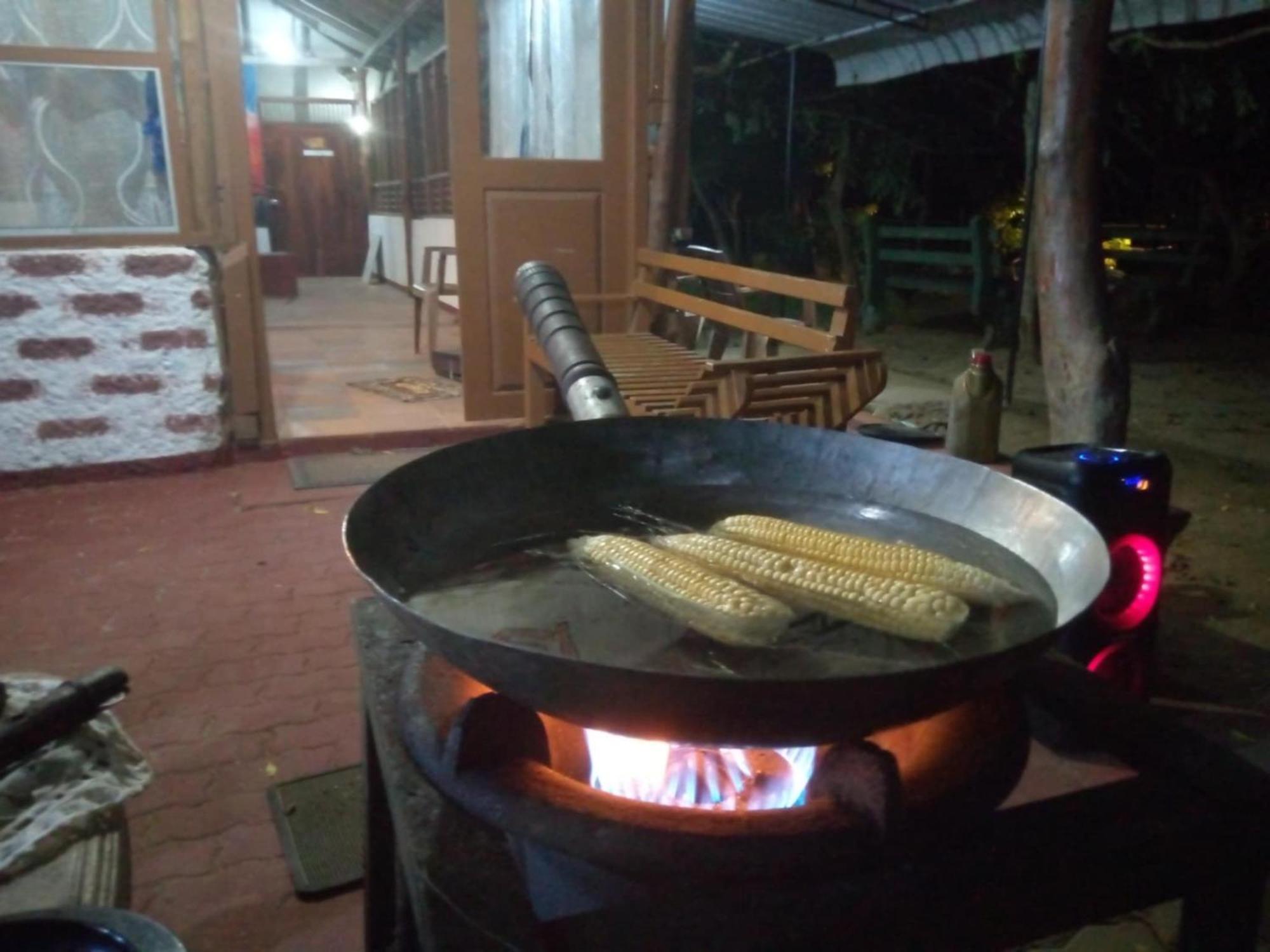 Attale Resort Tissamaharama Esterno foto